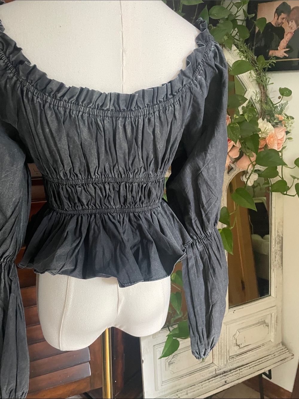 POL Ren Faire Ruched Sexy Fitted Top Medium EUC NWOT Cotton Smocked Romantic - Picture 9 of 9